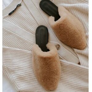 Jenni Kayne shearling mules in natural SIZE 36 NWT
Made in Italy